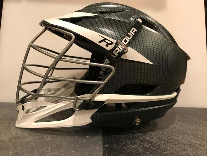 NEW Cascade R (Carbon/White)