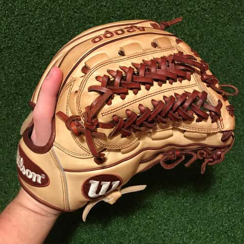 Wilson A2000 11.75 Inch D33 GOTM