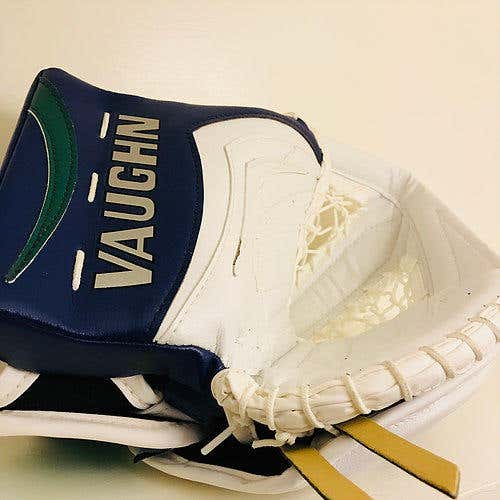 New Markstrom Vancouver Canucks Glove Vaughn Pro Stock