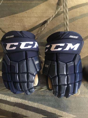 CCM CS 400 Senior Ice Hockey Gloves