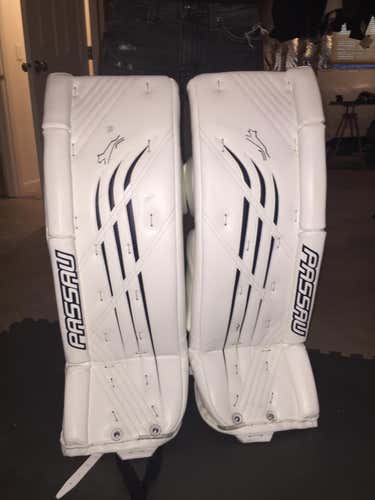 PASSAU GOALIE PADS ONLY WORN ONE TIME!! 34+1