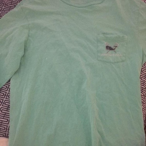 Used Men’s Size Small Vineyard Vines Green Lacrosse Long Sleeve Pocket Tee
