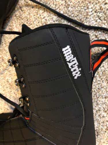 New Black snowboard Boots size 5 by Matrix new with tags