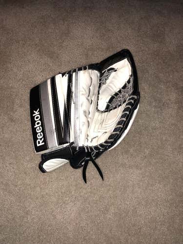 REEBOK 4K JUNIOR GOALIE CATCH GLOVE GENTLY USED