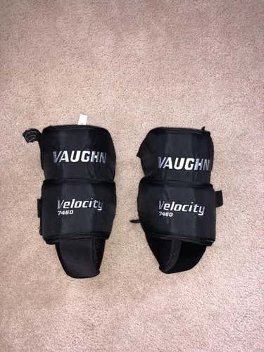 VAUGHN VELOCITY 7460 SENIOR KNEE PADS GENTLY USED