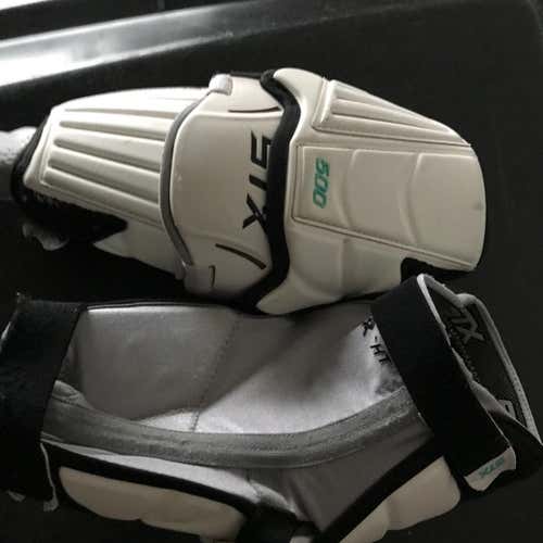 STX Surgeon 500 Arm Guards Size Medium White