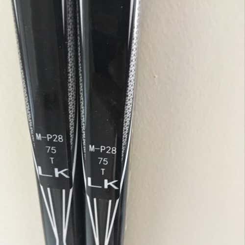 2 Pack Ccm 2.0 P28 Kreps/Mcdavid Curve 75 Flex Grip RH