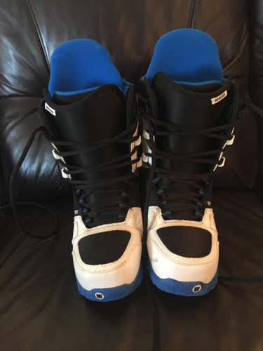 Burton invader boots size 9