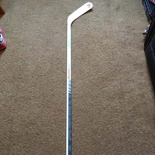 Easton Mako RH Grip 100 Flex P4 (Cammalleri)