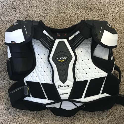 Ccm Ultra Tacks Shoulders