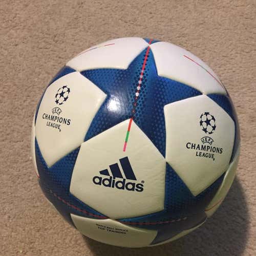 Champions League 2016-17 Replica Ball