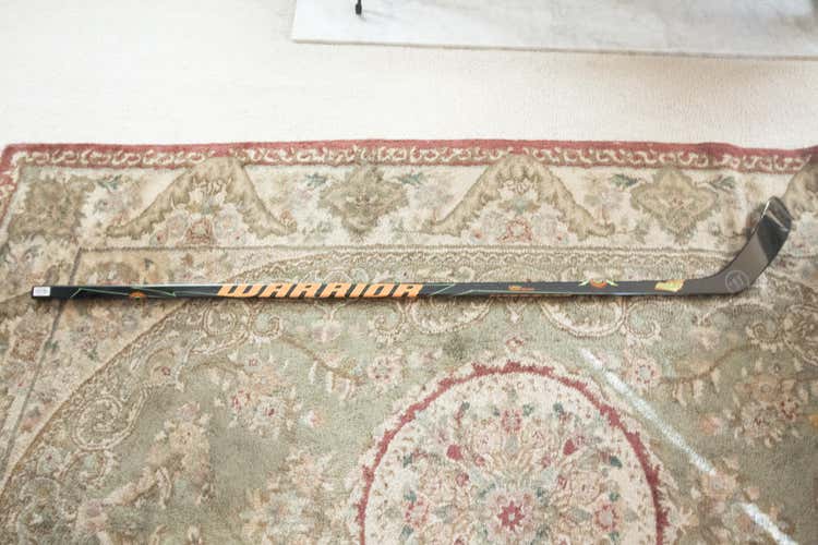 Warrior Covert Dolomite Grip Senior Hockey Stick - RH (W28)