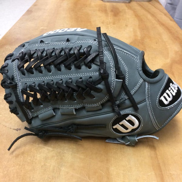 New 2016 Wilson A2000 D33 Pitcher Baseball Glove