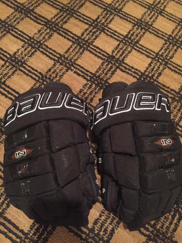 Bauer Nexus 1N  Gloves 13” Black used once
