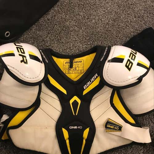 Bauer Supreme One40 Shoulder Pads Sr Lg