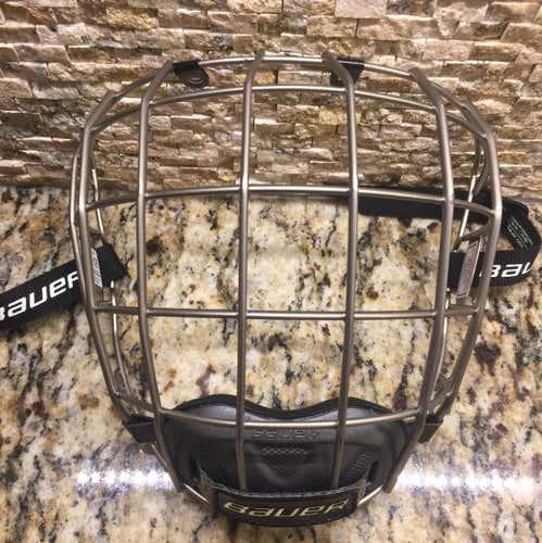 Bauer Re-Akt Cage Size Medium Reakt