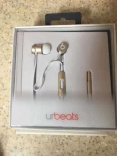 LAST DAY SALE 24hrs****urbeats2 open box never used NO TRADES. FINAL OFFER.