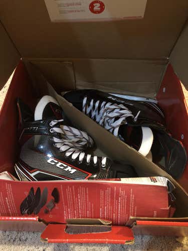 New CCM Jetspeed FT1 Skates Senior Size 8