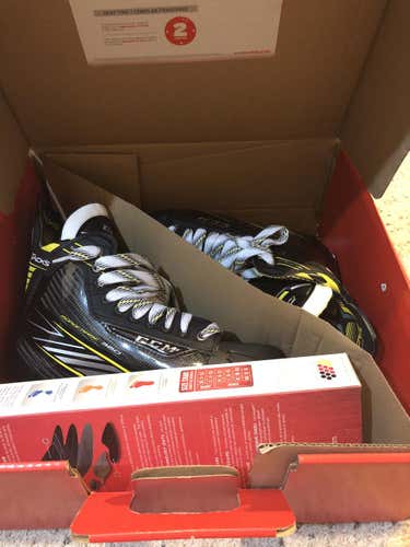 New CCM Super Tacks Skates Senior Size 8.5