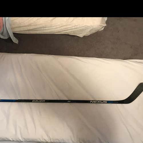 Bauer 1n Intermediate Stick Kane P88 67flex w/ Grip
