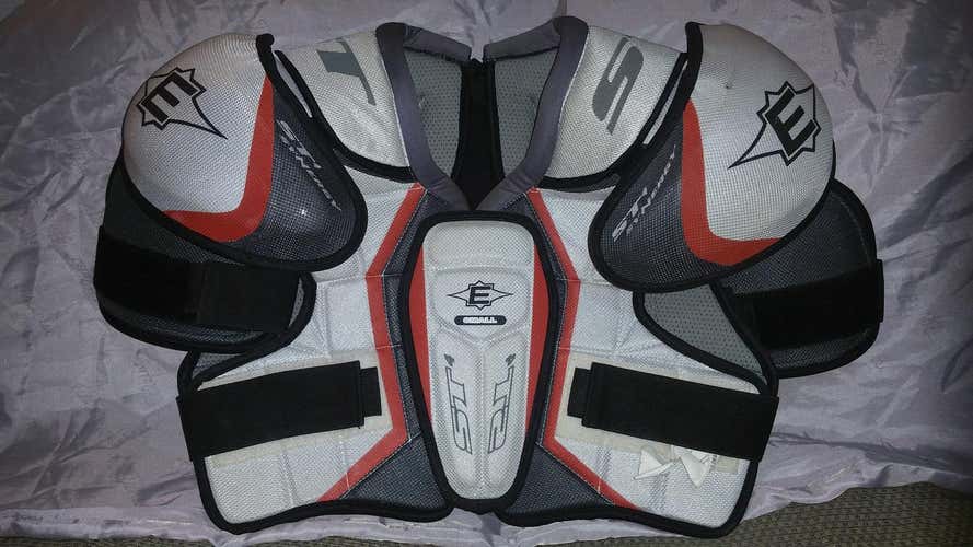 Easton Synergy ST4 Shoulder Pads (Senior Small)