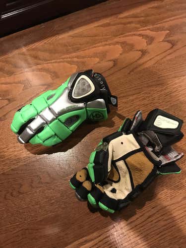 Maverick NXT blackcard gloves