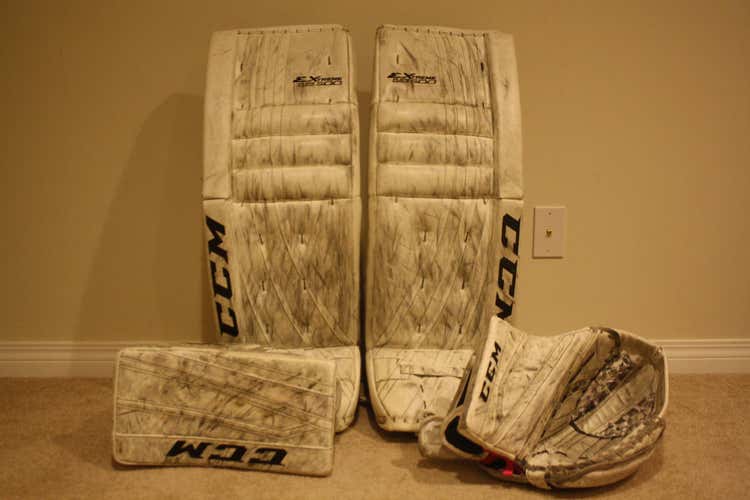 CCM Extreme Flex 500 Senior Goalie Leg Pads 33+1