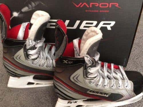 BBAUER VAPOR X4.0 SIZE 4D US5 JUNIOR ICE HOCKEY SKATES