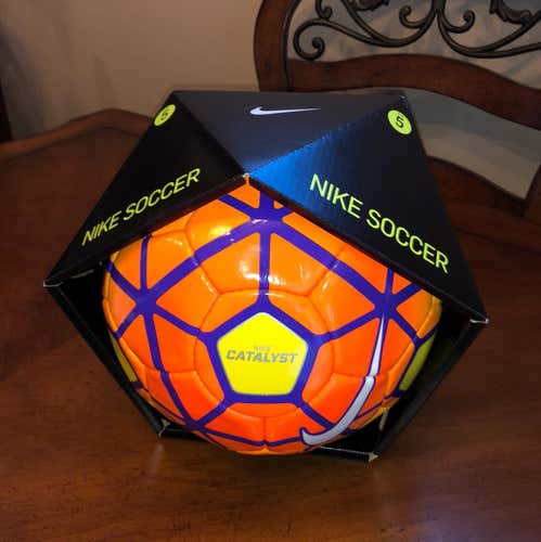 Nike Catalyst Hi-Vis Winter Color