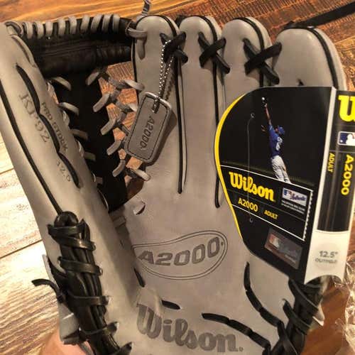 Wilson A2000 Pro Stock 12.5” Outfield RHT NWT