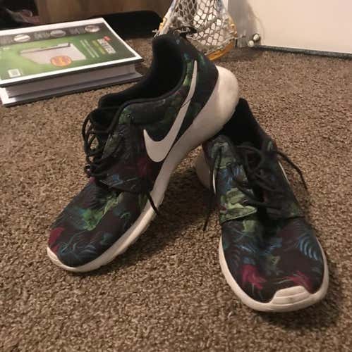 Nike Floral Roshe