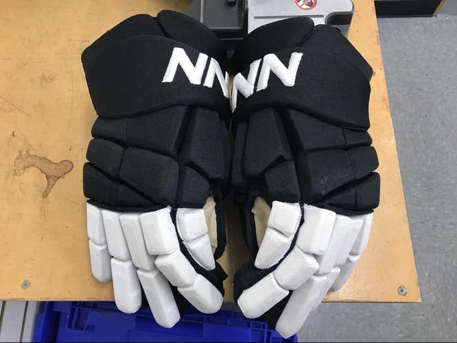 No Name Hockey “NN” White Finger Hockey Gloves 15”