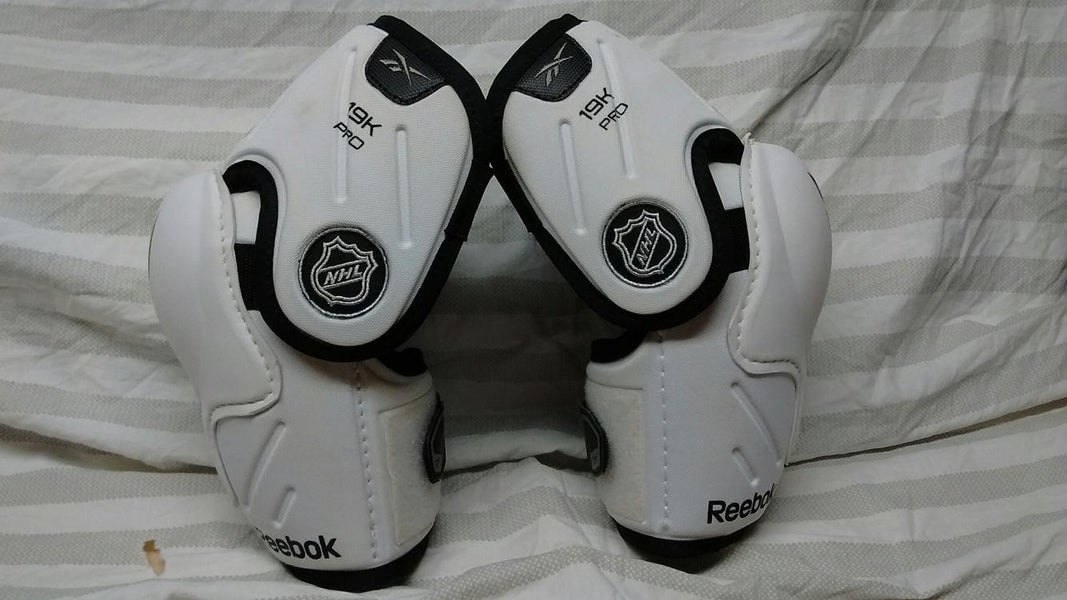 REEBOK PRO STOCK 19K ELBOW PADS SIZE 4 ( SMALL )