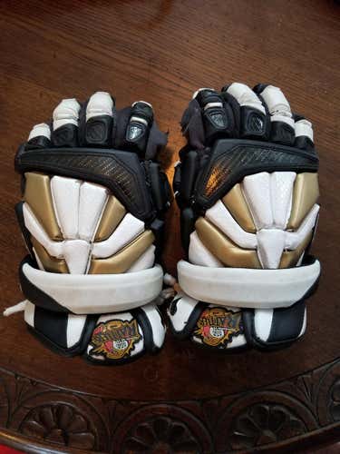 Team issued Rochester Rattlers Exodus 2 lacrosse gloves