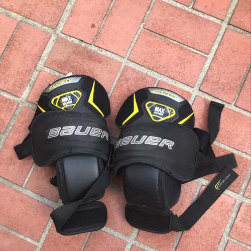 Used Bauer Supreme Knee guard Junior