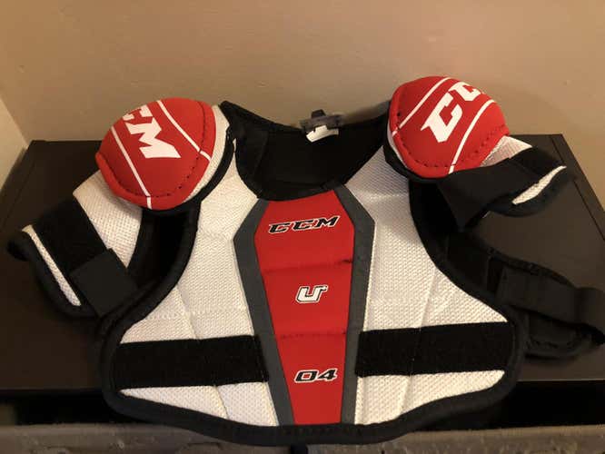 CCM U+ 04 Shoulder Pads Junior Medium