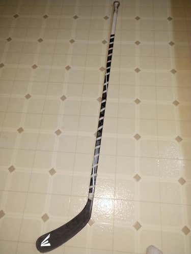 Easton Synergy HTX Stick Righty Mid 61-65 Intermediate