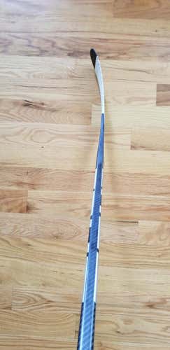 True XCore 9 Grip Stick Righty Mid Senior TC2 (Bauer P92)