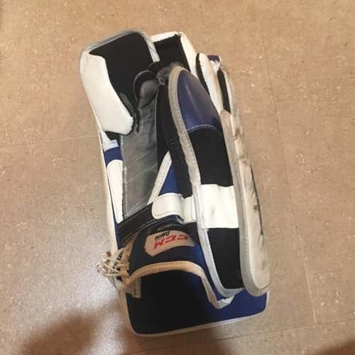 CCM Extreme Flex 500 Goalie Blocker