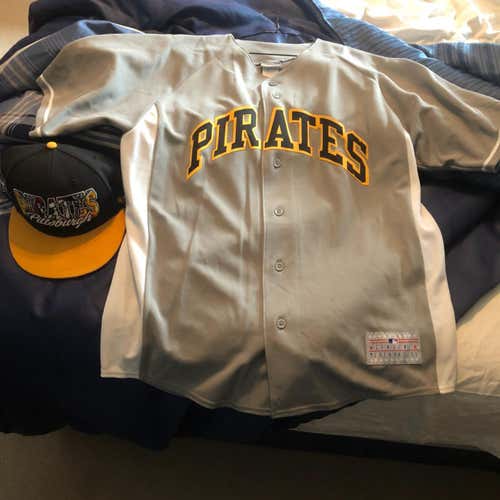 Andrew McCutchen Jersey & Hat