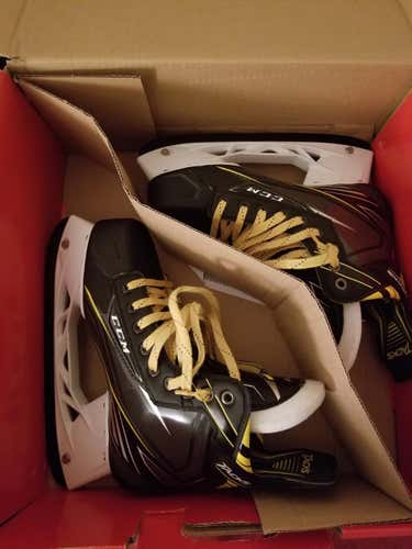 New CCM Tacks vector pro Skates Senior Size 6.5