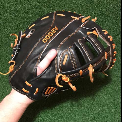 Wilson A2000 12.25 Inch 1B Mitt