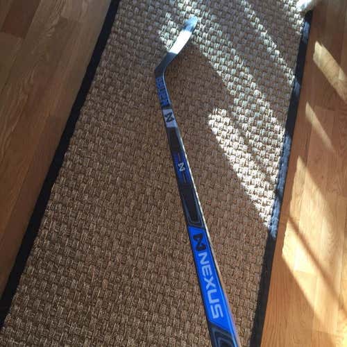 Brand New Bauer Nexus (2017 model) Pro Stock Team Stick RH P88 87flex