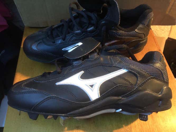 New Mizuno Size 7 Baseball cleats Black white nine Spike