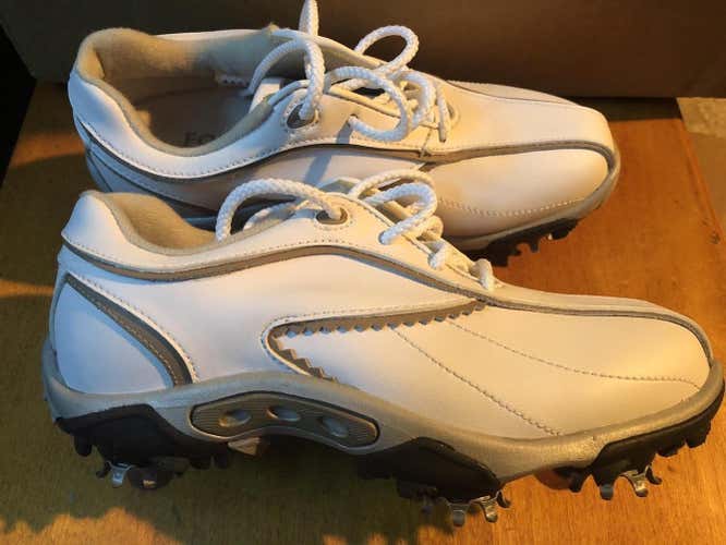 New Footjoy size 2 kids golf shoes spikes