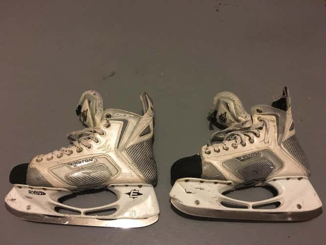 Easton SYNERGY SE16 Skates Senior Size 9.5