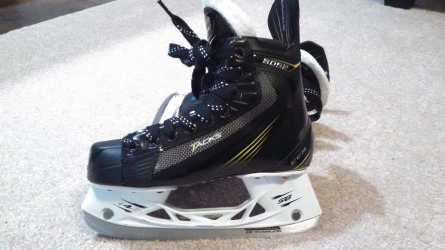 CCM 6052 - SKJ60 Skates Junior Size 1.5