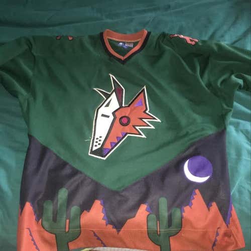 Vintage ‘90’s Starter Phoenix Coyotes Third Jersey Green Large Hockey Jersey RARE