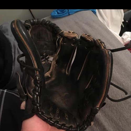 Black Rawlings pitcher Glove
