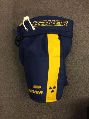 Bauer Custom Pro Team Sweden Hockey Pants (Large)